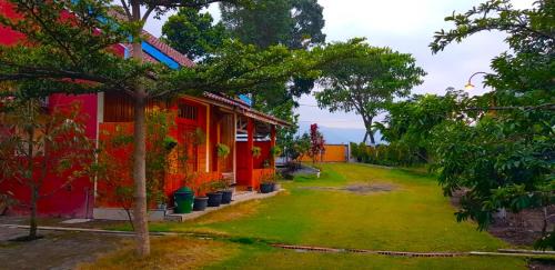Sidomulyo Villa | Villa Strawberry Annisa Batu Malang