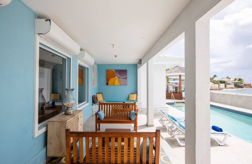 Maho Villa | Villa Sunshine: Beachfront! 10 min. walk to the famous Maho Beach!