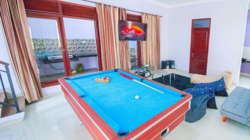 Sidomulyo Villa | Villa Surga Dunia with Private Pool and Billiard