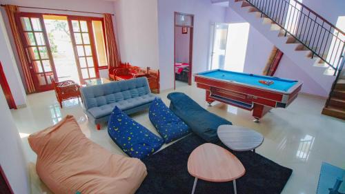 Sidomulyo Villa | Villa Surga Dunia with Private Pool and Billiard