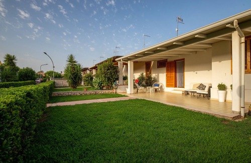Casuzze House | Villa surrounded by greenery 200mt from the sea, with large outdoor spaces