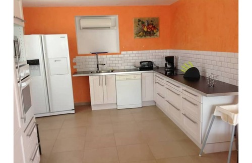 Saint-Privat-des-Vieux Villa | villa, swimming pool and jacuzzi for 10 people