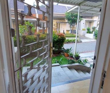 Bogor Selatan Villa | Villa Swandara Rancamaya With Netflix, Youtube, SmartTV and Nice Backyard