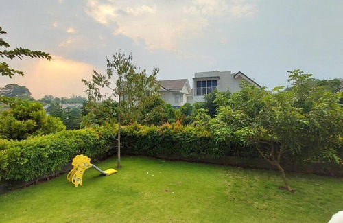 Bogor Selatan Villa | Villa Swandara Rancamaya With Netflix, Youtube, SmartTV and Nice Backyard