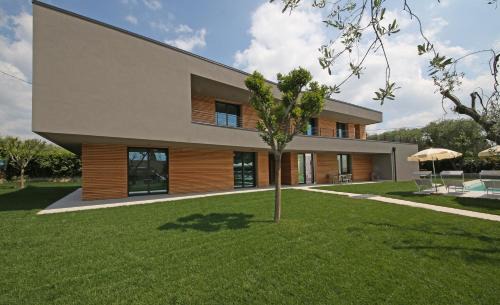 Cisano Apartment | Villa T14