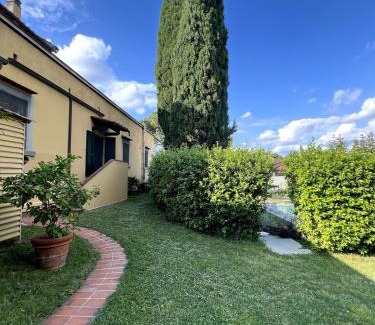 Lastra a Signa Apartment | Villa Taccetti - Appartamento "Le Volte" in Villa del Settecento con piscina