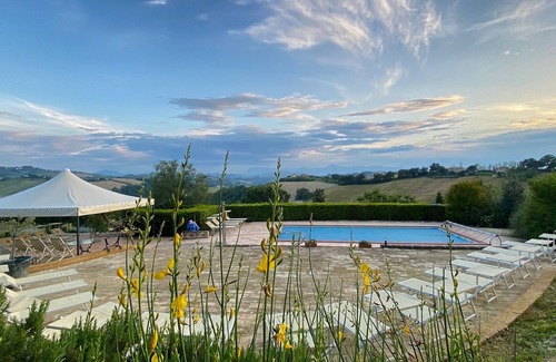 Ponzano di Fermo Villa | Villa 'Tenuta Pomegranade' with Private Pool, Wi-Fi and Air Conditioning