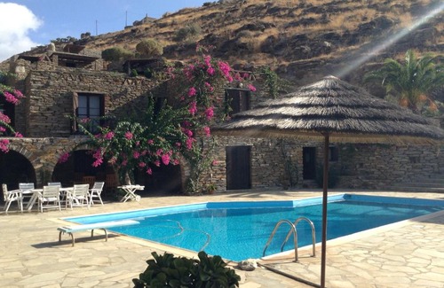 Koundouros Villa | Villa Tereza, 3-Min Walk to Koundouros Beach Waves