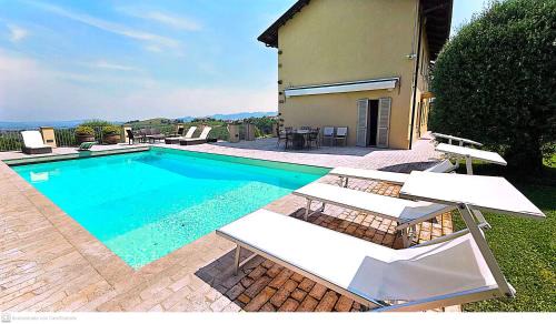 Castiglione Falletto Villa | Villa Tesoro, Langhe Barolo