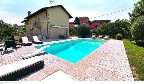Castiglione Falletto Villa | Villa Tesoro, Langhe Barolo