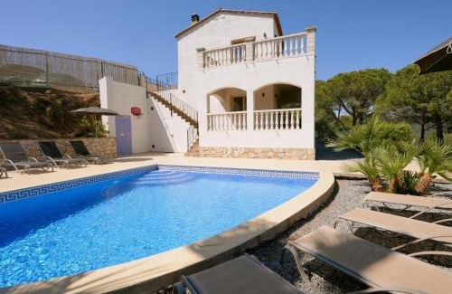 Calonge House | Villa Treehouse by Alvent Holidays