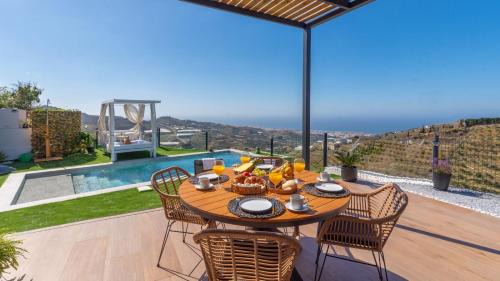 Torrox House | Villa Turística Palomas Torrox by Ruralidays