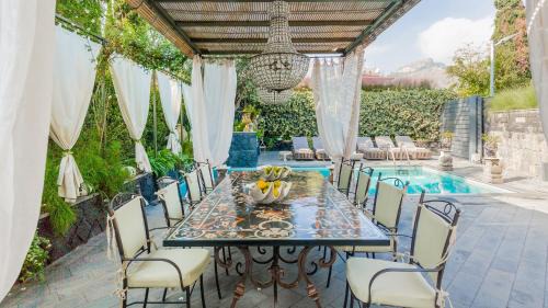 Taormina Villa | Villa Urbis Taormina, luxury villa in the heart of Taormina with swimming pool & lift