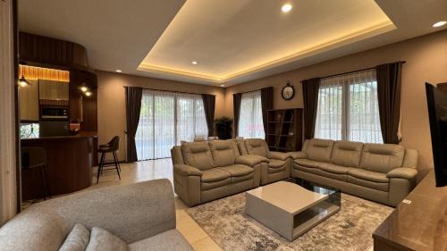 Ciawi Villa | Villa Vamella at Vimala Hills 6 Bed Room Private Pool Billiards Karaoke