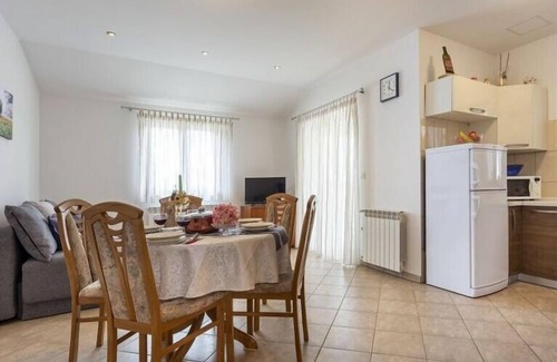 Grandici Villa | Villa van steen Mirela