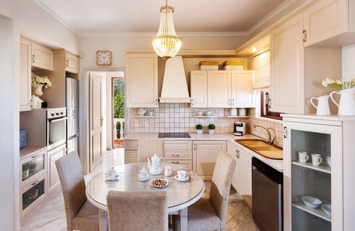 Kato Galatas Villa | Villa Vanelia Mare - NEW weekly discount! Pool & BBQ - 200m from the beach!