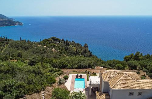 Sinarades Villa | Villa Vardia-Amazing Seaviews with heated pool