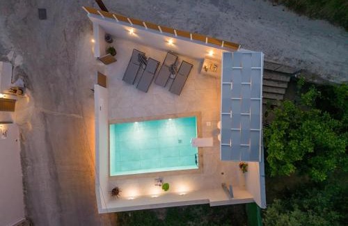 Lampini Villa | Villa Venetia with Jacuzzi