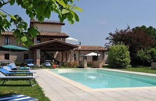 Citerna House | Villa Vezzosa E: A characteristic and welcoming apartment that is part of an ancient country house, with Free WI-FI.