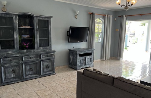 Sunset Heights Villa | Villa Vivamus Curacao - Spacious 3-bedroom Villa with Pool and Gourmet Kitchen