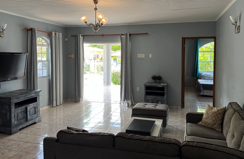 Sunset Heights Villa | Villa Vivamus Curacao - Spacious 3-bedroom Villa with Pool and Gourmet Kitchen