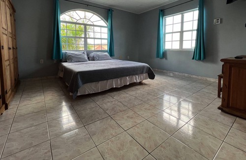 Sunset Heights Villa | Villa Vivamus Curacao - Spacious 3-bedroom Villa with Pool and Gourmet Kitchen