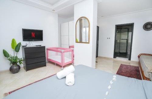 Tangier Villa | Villa vue mer à Merkala Beach, Plage & Corniche, 5' du centre ville, Décoration charmante style Riad entre tradition et modernité, WIFI, IPTV