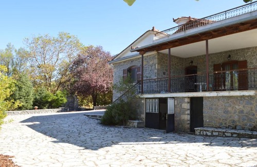 Vitina Villa | Villa Vytina with Garden and BBQ