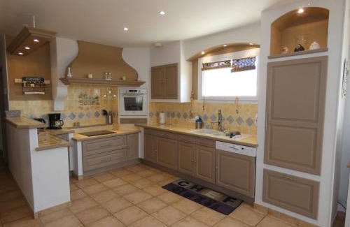 Saint-Paul-Trois-Chateaux Villa | Villa with private pool and panoramic view