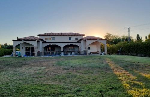 Tal Shahar Villa | Villa with a pool in a beautiful garden