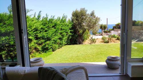 Kymi-Aliveri Apartment | Villa with Aegean views