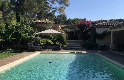 Ventabren Villa | Villa with an enchanted garden