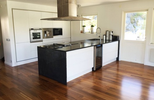 Nosund House | Villa with beautiful view over the bay, exciting mountains in the background