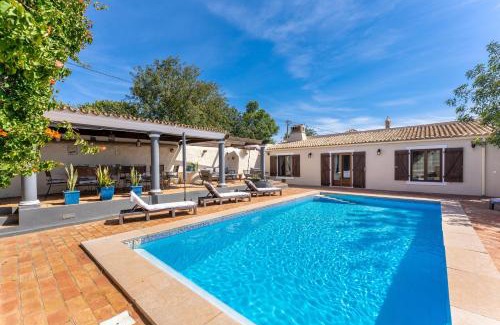 Cerro do Mocho Villa | Villa with Bio pool 4 ensuite Bedrooms, private Swimming pool and beautiful gardens