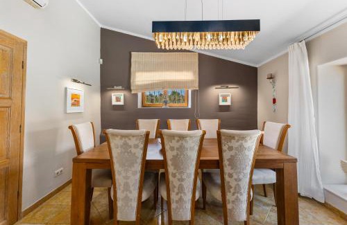 Cerro do Mocho Villa | Villa with Bio pool 4 ensuite Bedrooms, private Swimming pool and beautiful gardens