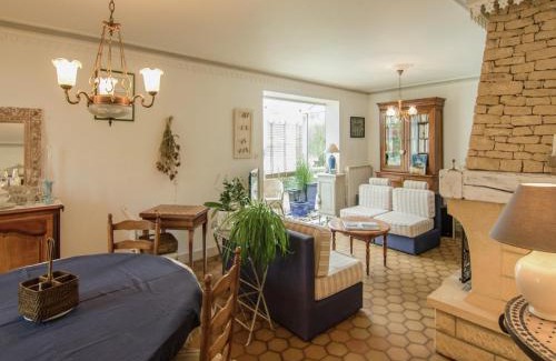 Saint-Bonnet-la-Riviere Villa | Villa with Pool in Corrèze