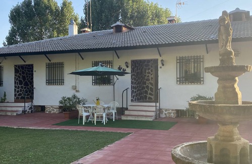 Ossa de Montiel Ski Chalet | Villa with Garden and Fireplace overlooking the Colgada de Ruidera Lagoon