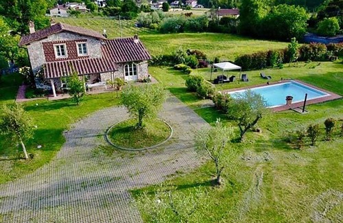 Capannori Villa | Villa with garden and heated pool with jacuzzi