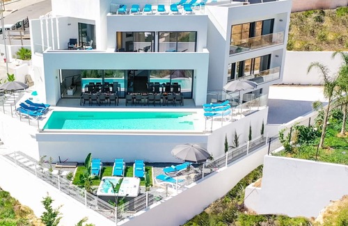 Armacao de Pera Villa | Villa with heatable pool, 2 XL jacuzzis & BBQ