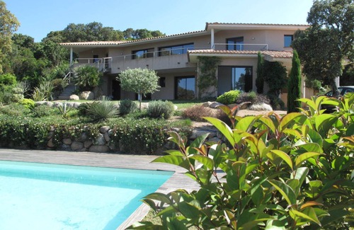 Cirendinu House | Villa with heated pool - Beautiful view of Pinarello bay.