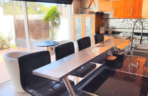 Verdizela Villa | Villa with Heated pool, WiFi, 5min Beaches, 20min Lisbon