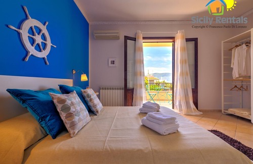 Isola delle Femmine Villa | Villa with pool a few steps from the sea in the Isola delle Femmine Reserve!