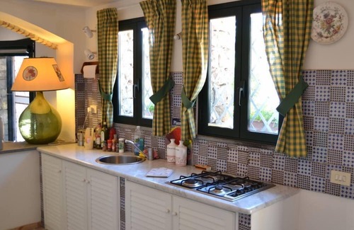 Acireale Villa | Villa with large garden between Etna and the sea. Free wifi