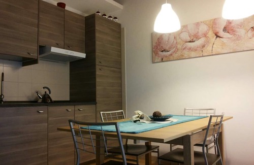 Aprilia Marittima House | Villa with private garden and pool use