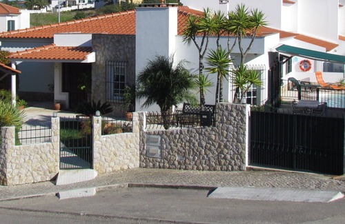 Almoinha Villa | Villa with pool and garden.
