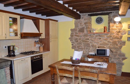 Civitella in Val di Chiana Villa | Villa with pool and garden