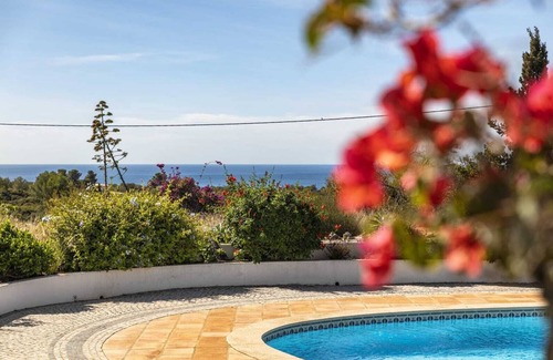 Lagoa e Carvoeiro Villa | Villa with pool and sea view. Quiet location, beach and restaurants nearby.