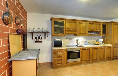 Rojnici Villa | Villa with pool and volleyball court