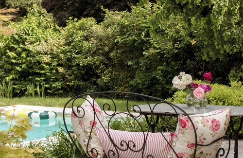 Sona House | Villa with pool between Verona and Lake Garda in an old country court