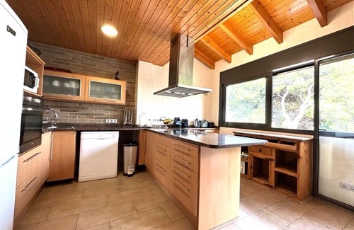 El Roc de Sant Gaieta Ski Chalet | Villa with pool, parking and wifi next to Roc de Sant Gaieta with sea views.